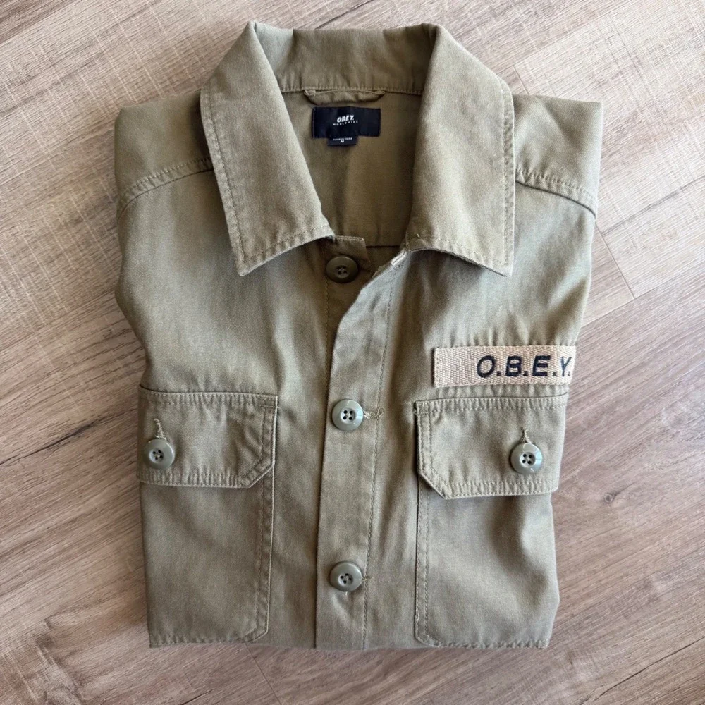 Obey Worldwide Mens Khaki Tan Military Chore Jacket Shirt O.B.E.Y. Patch Medium